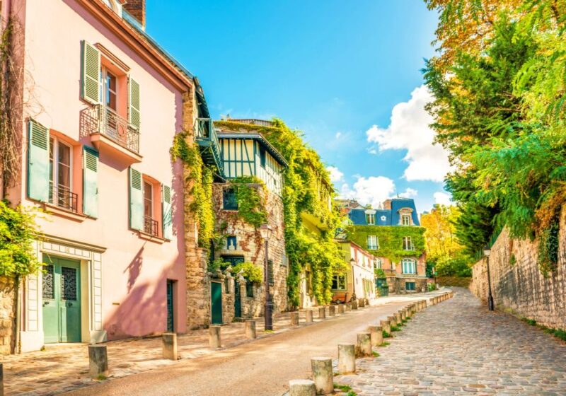 Paris: Montmartre Scavenger Hunt & Sights Self-Guided Tour - Solve Interesting Puzzles