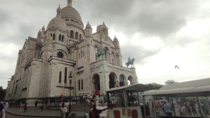 Paris: Montmartre Train Ride W/ Optional Seine River Cruise - Exploring Montmartres Landmarks
