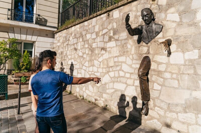 Paris: Montmartre Walking Tour With a Guide - Itinerary Highlights