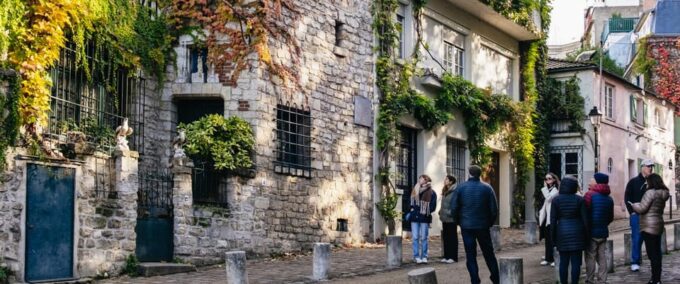 Paris: Montmartre Walking Tour With a Guide - What to Bring and Not Allowed