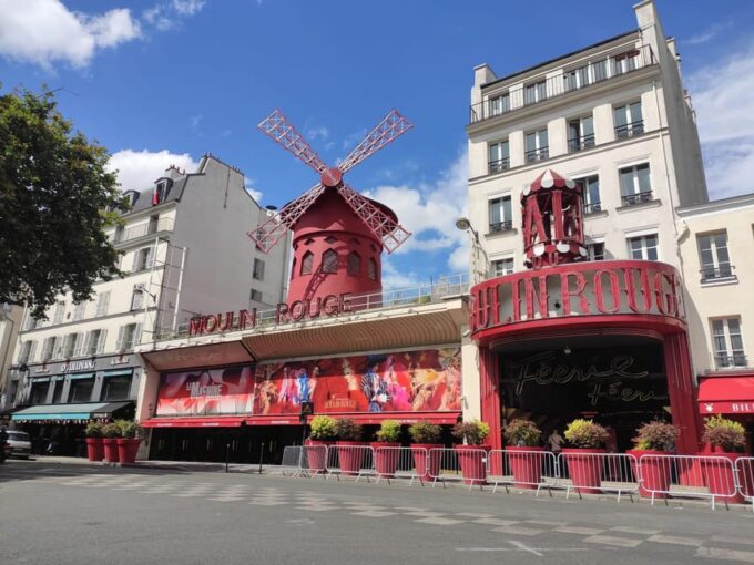 Paris: Montmartre Walking Tour With a Local Guide - Exploring Montmartres Charm