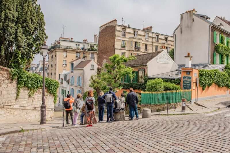 Paris: Montmartre Walking Tour With Official Local Guide - Tour Features