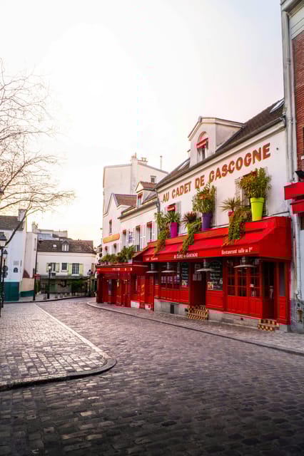 Paris: Montmartre Walking Tour With Sacré-CœUr Basilica - Key Points