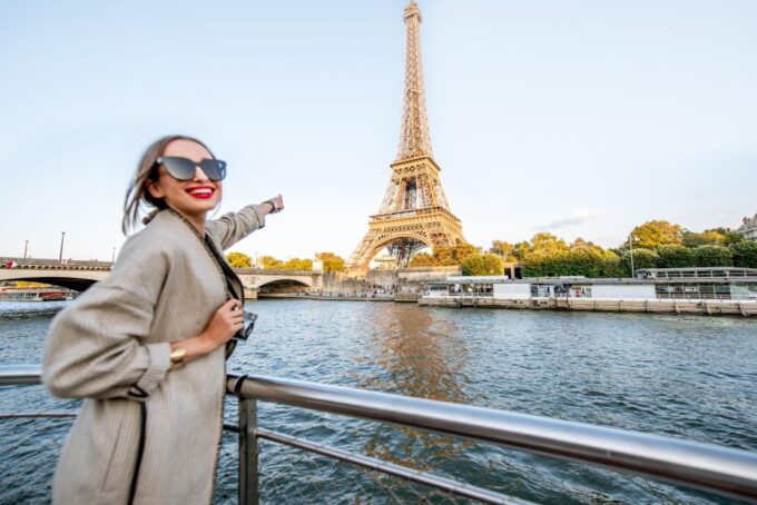 Paris: Morning Seine Cruise With French Breakfast - Discovering Iconic Monuments