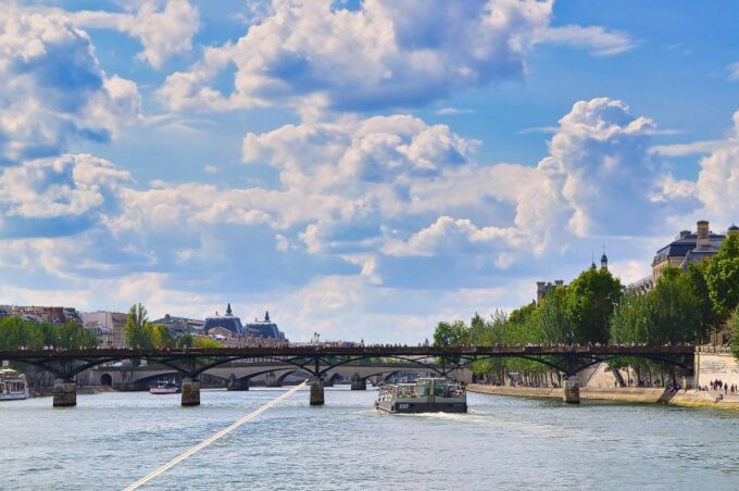 Paris: Morning Seine Cruise With French Breakfast - Viewing the Eiffel Tower