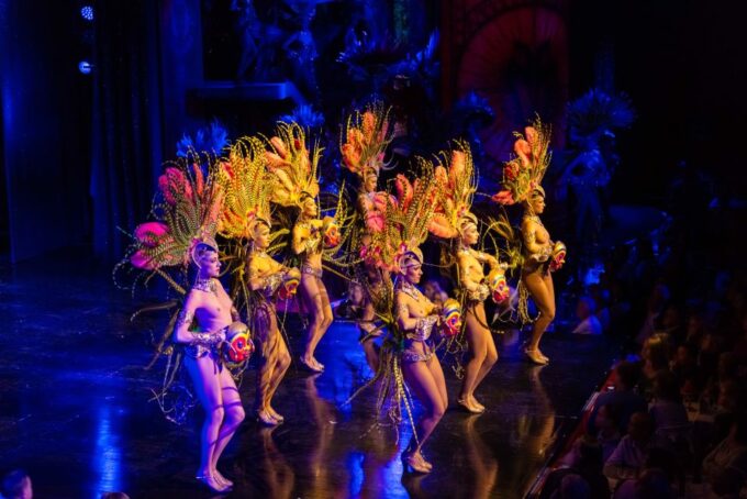 Paris: Moulin Rouge Dinner Show, Champagne, and Transport - Included Entertainment and Live Music