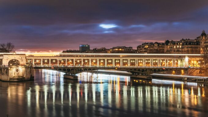 Paris: Night River Cruise On The Seine With Waffle Tasting - Waffle Tasting