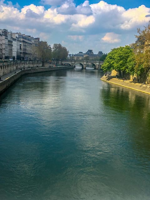Paris: Notre Dame Exteriors and Ile De La Cité Walking Tour - Photography Opportunities