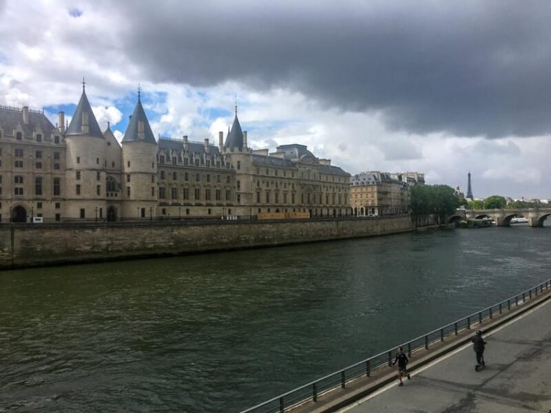 Paris: Notre Dame Exteriors and Ile De La Cité Walking Tour - Customer Feedback