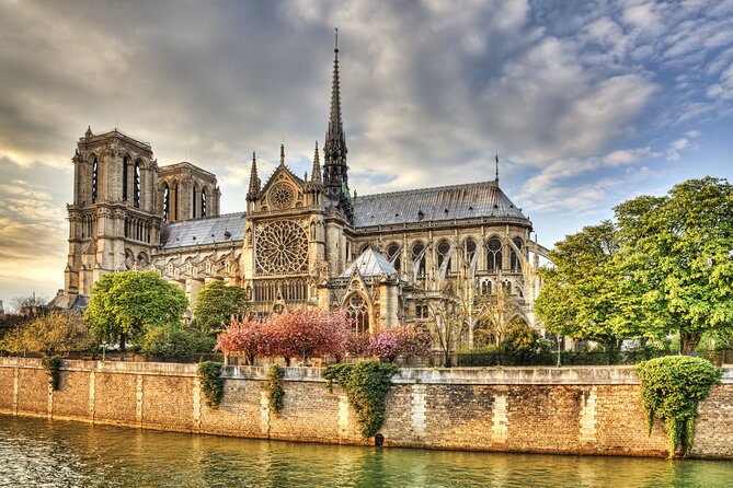 Paris Old Town Highlights Guided Walking Tour - Booking Information