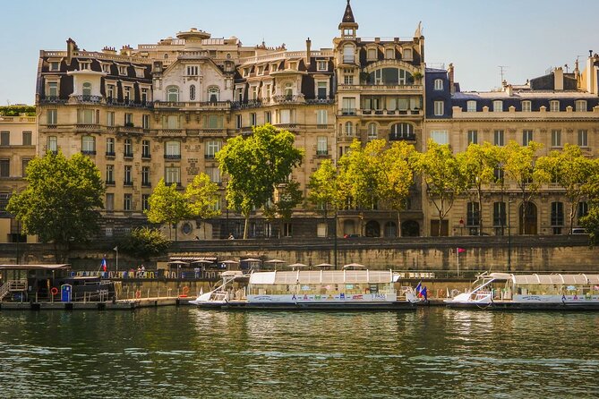 Paris - One Hour Seine River Cruise With Recorded Commentary - Accessibility and Mobility Considerations