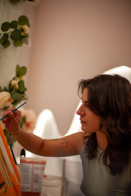 Paris : Painting Experience in an Art Cafe - Guided by a Professional Artist