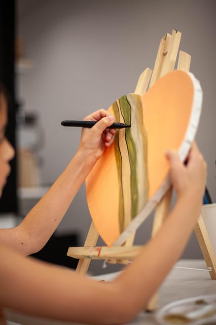 Paris : Painting Experience in an Art Cafe - Personalized Advice and Assistance