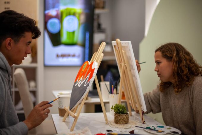 Paris : Painting Experience in an Art Cafe - Flexible Cancellation Policy