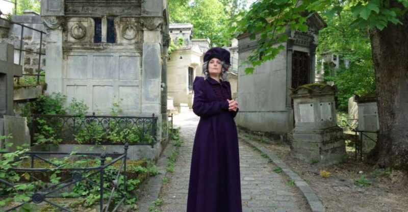 Paris: Père Lachaise Cemetery Guided by the Great Sibylle - Navigating the Labyrinth of Tombs and Memorials