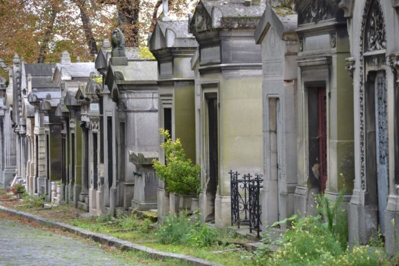 Paris: Pere Lachaise Cemetery Guided Tour in English - Duration and Meeting Point