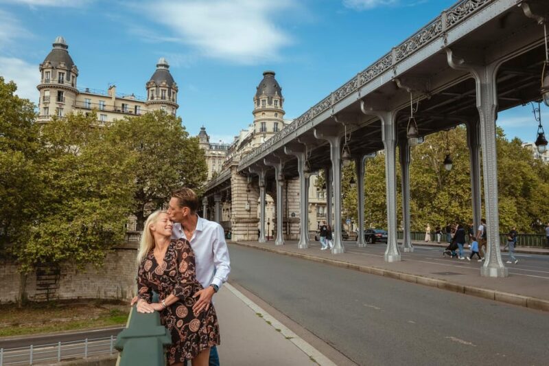Paris Photographer 1h Near the Eiffel Tower or in Paris - Key Points