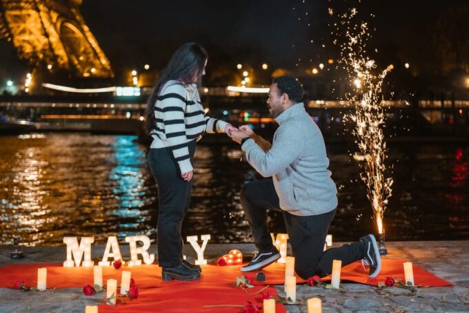 Paris Photographer 1h Near the Eiffel Tower or in Paris - Customization and Special Requests