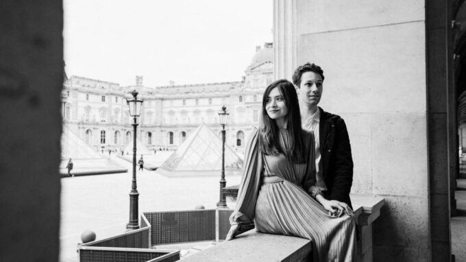Paris Photographer | Professional Photos at the Louvre - Photographer Credentials