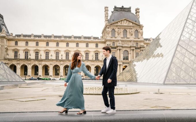Paris Photographer | Professional Photos at the Louvre - Photography Session Details