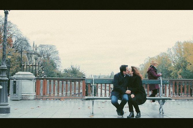 Paris Photoshoot Tour With Professional Photographer - Group Participation