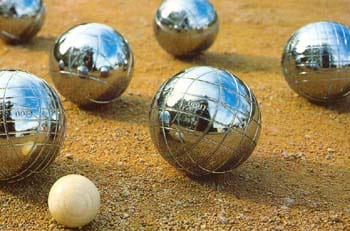 Paris: Pre-Dinner Drinks With Petanque Game (Bocce Ball) - Key Points