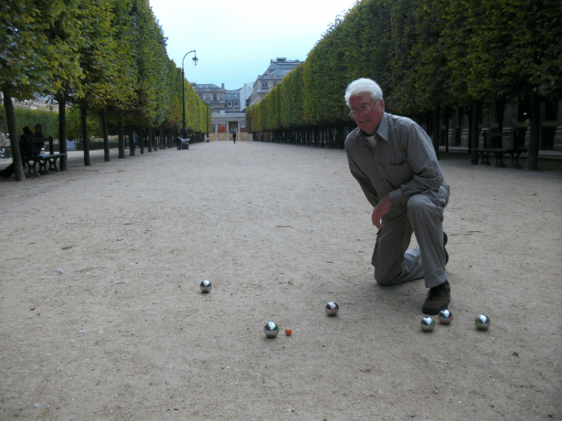 Paris: Pre-Dinner Drinks With Petanque Game (Bocce Ball) - Experience Description
