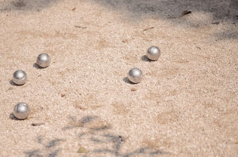 Paris: Pre-Dinner Drinks With Petanque Game (Bocce Ball) - Whats Included