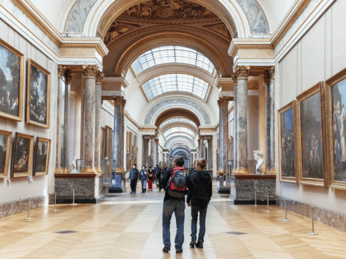 Paris: Priority Access Louvre With Host -Direct to Mona Lisa - Navigating the Louvre