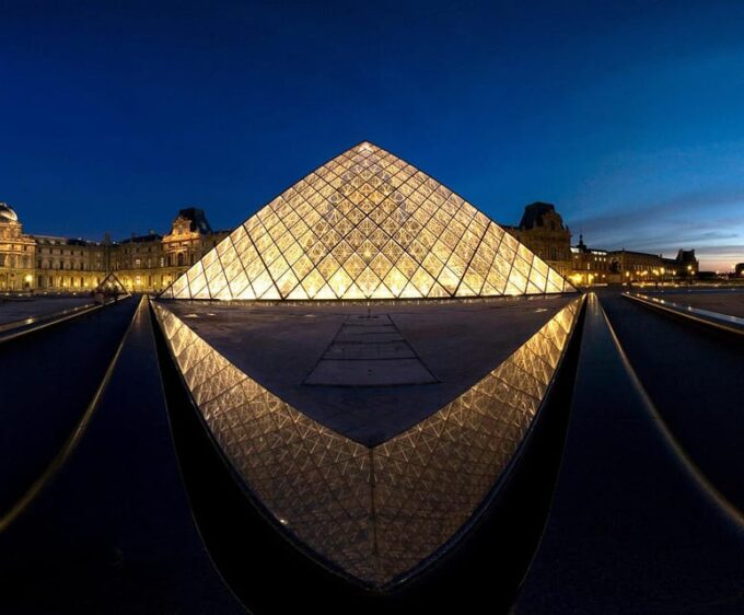 Paris: Private City Sightseeing Tour With Driver - Capturing Memorable Moments