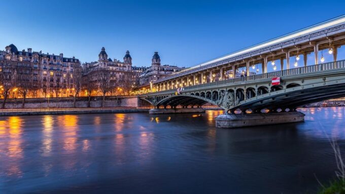 Paris: Private Customized 2-Hour Walking Tour With a Local - Booking and Pricing