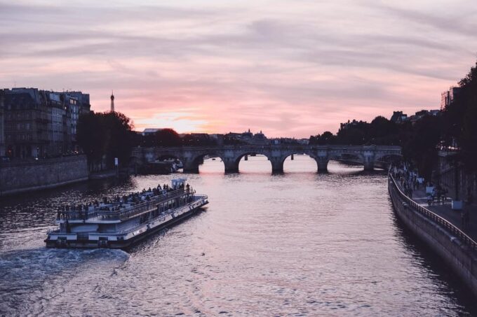 Paris: Private Customized 2-Hour Walking Tour With a Local - Customization and Flexibility