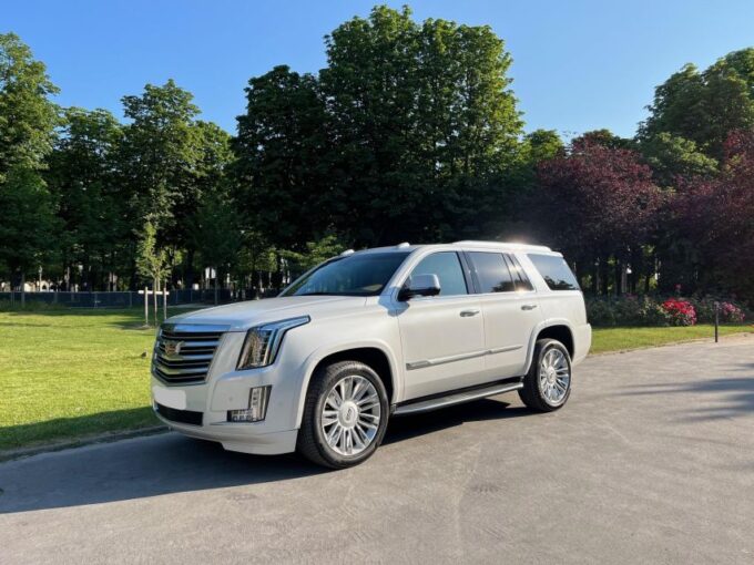 Paris: Private Drive to Historical Monuments in Luxury Car - Included in the Package