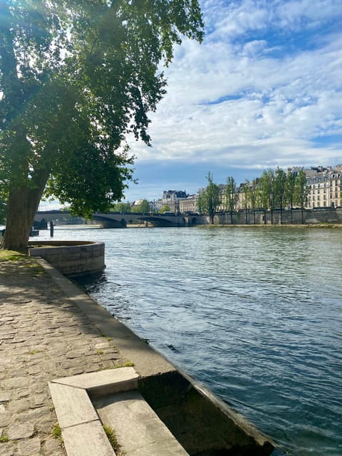Paris: Private Early Morning City Walking Tour - Key Points