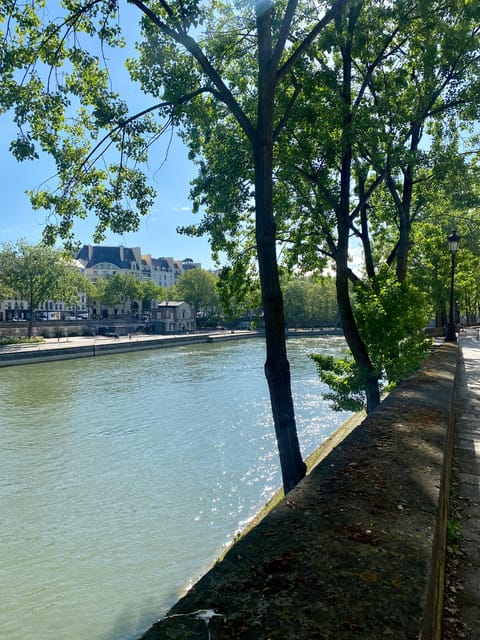 Paris: Private Early Morning City Walking Tour - Exploring the City Banks