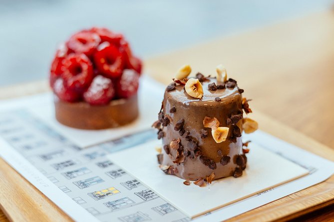 Paris Private Food Tour With 6 or 10 Tastings - Discovering Iconic Landmarks