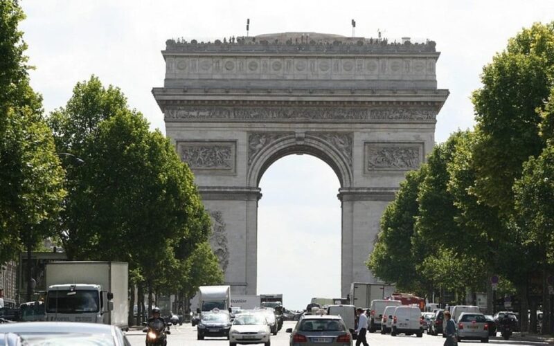 Paris: Private Full or Half-Day Sightseeing Tour With Local - Dress Code and Special Requirements