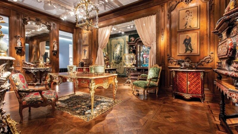 Paris: Private Guided Antique & Vintage Shopping Tour - Shopping Environment