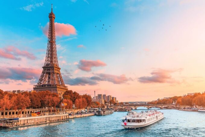 Paris: Private Guided Tour and Transfer to Airport - Licensed Professional Guide