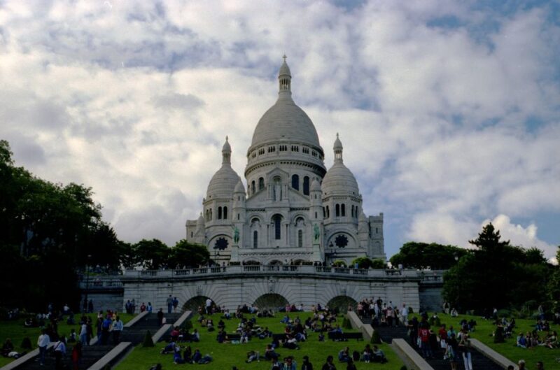 Paris: Private Guided Tour of the Charming Montmartre - Sacré-Cœur Basilica: Impressive Romano-Byzantine Architecture