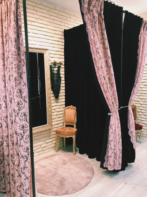 Paris: Private Lingerie Fitting Activity for Couples - Multilingual Lingerie Expertise