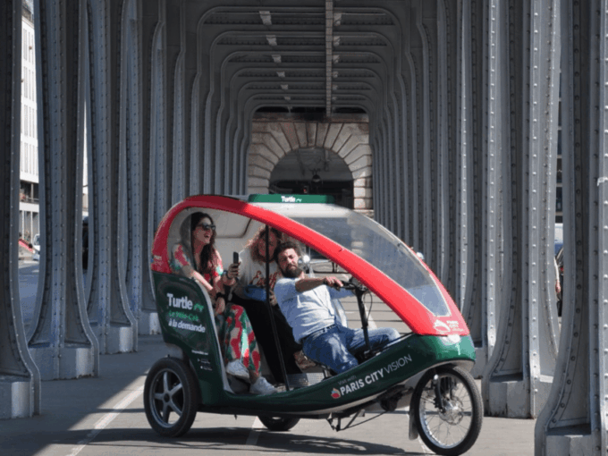 Paris : Private Luxury Rickshaw Tour With Hotel Pick-up - Capturing Unforgettable Memories