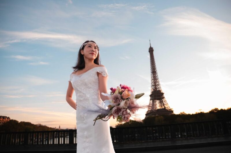 Paris: Private Photoshoot Near the Eiffel Tower - Meeting the Photographer and Availability