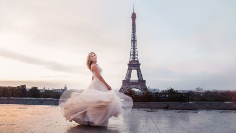 Paris: Private Photoshoot Near the Eiffel Tower - Romantic Ambiance of Paris