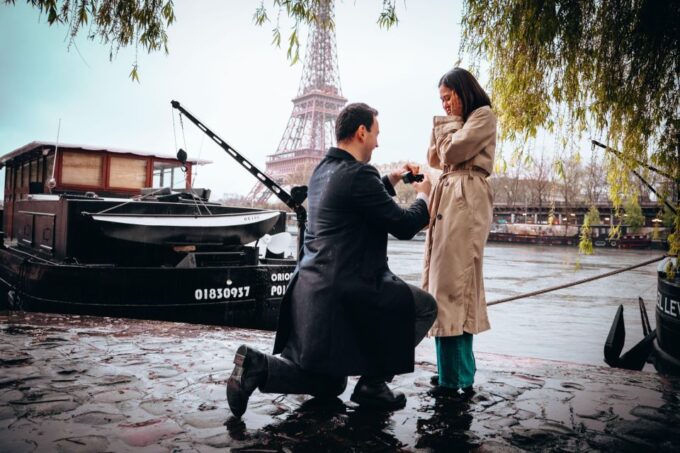 Paris: Private Photoshoot Near the Eiffel Tower - High-Quality Edited Photographs