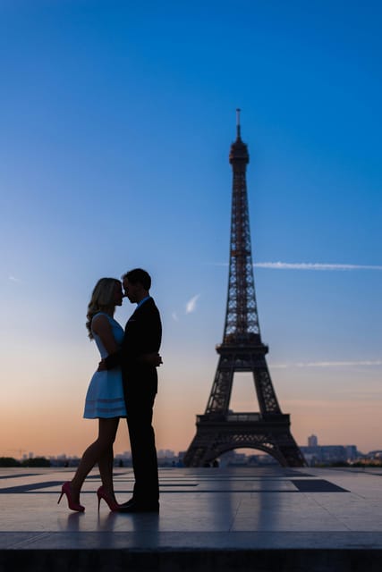 Paris : Private Professional Photoshoot at the Eiffel Tower - Eiffel Tower Souvenir Package