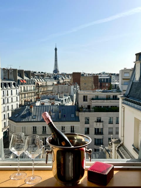 Paris : Private Romantic Dinner With an Eiffel Tower View - Included Amenities