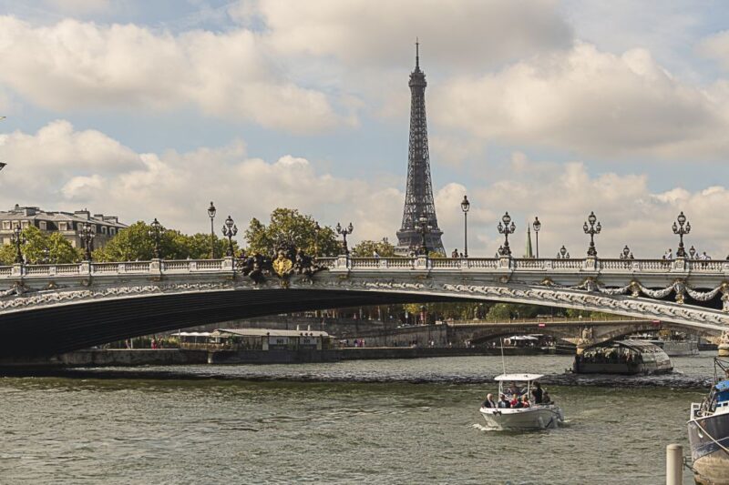 Paris: Private Seine River Cruise - Itinerary Highlights