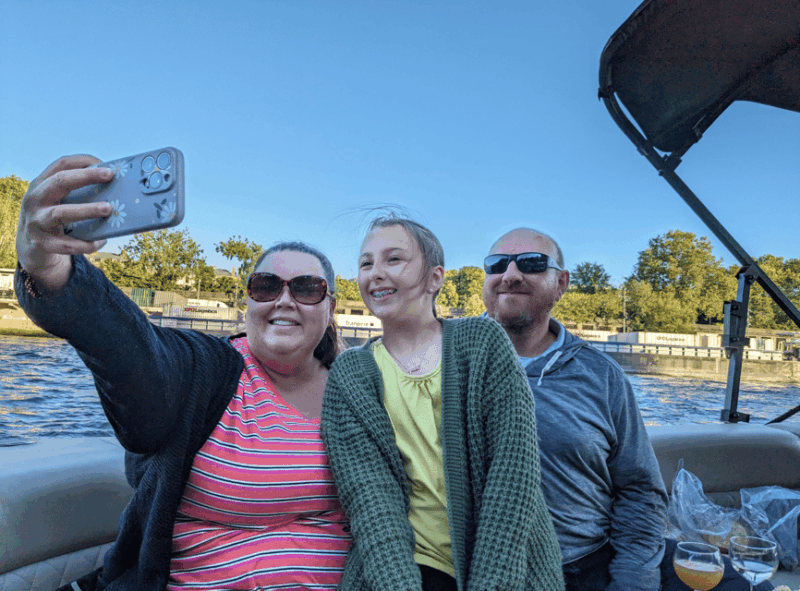 Paris: Private Sunset Sein Cruise With Aperitif and Pick-Up - Live Tour Guide