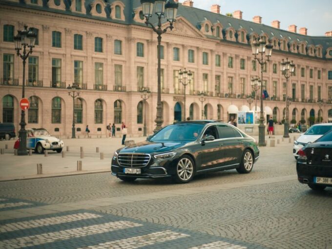 Paris: Private Tour by Chauffer-Driven Car - Montmartre and Sacré-Cœur